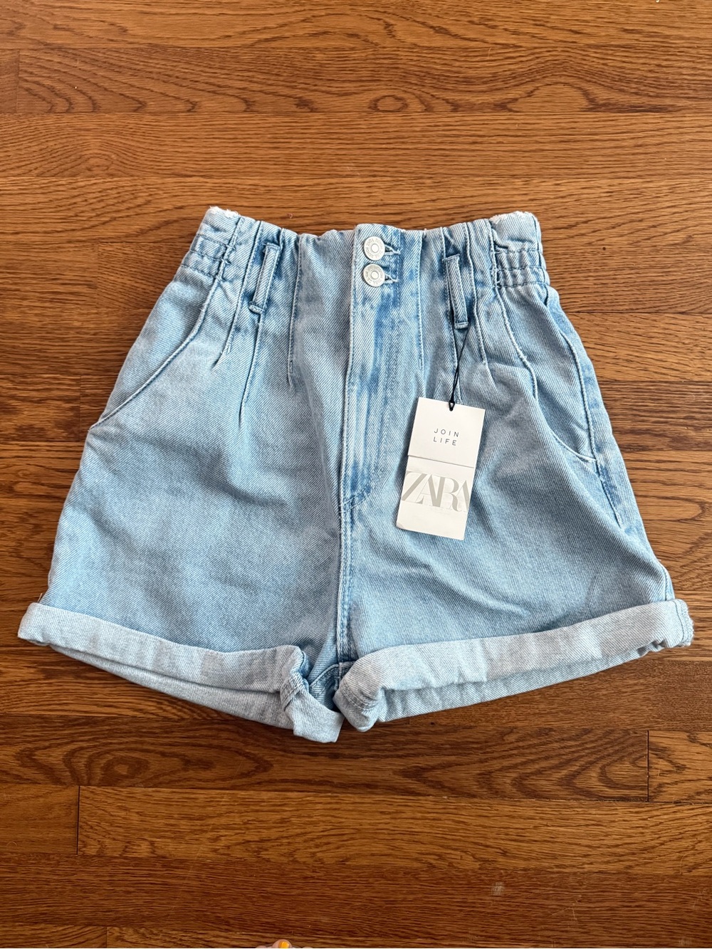 NWT women’s ZARA Light Blue High-Waist Denim Shorts. Size 2